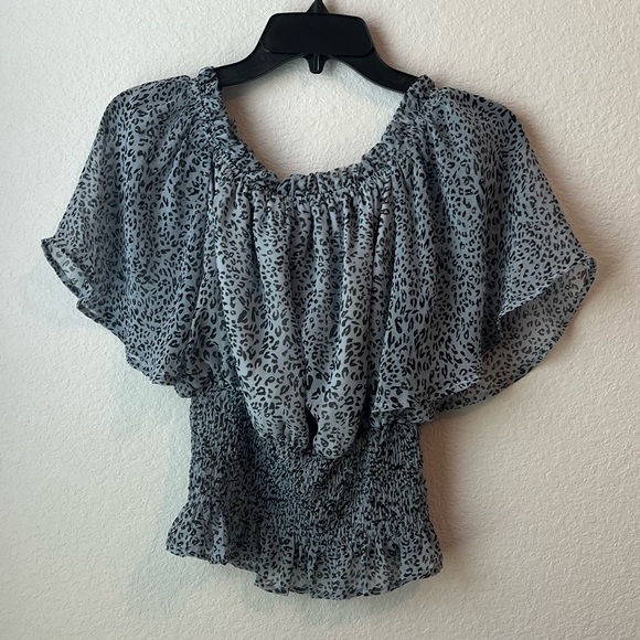 She + Sky Gray/Black Top Sz:Small - Picture 3 of 7
